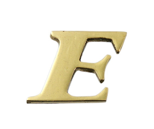 黄铜金色大写字母E